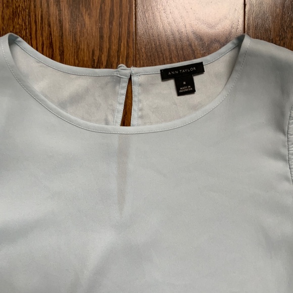 ANN TAYLOR Light Blue Blouse. Size M. - Picture 2 of 12